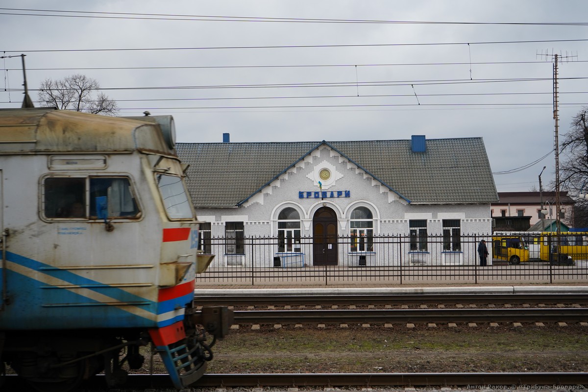Railway-Station-train-Brovary-Vokzal-stantsiya-zaliznytsya-UZ-elektrychka-Brovary.-2020.-Anton-Rakov